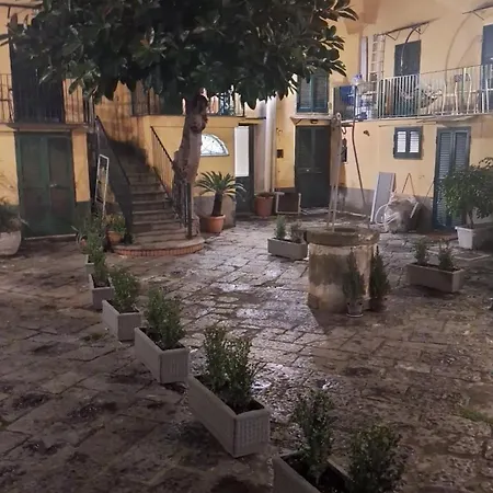 Il Chiostro A Chiaia * Nápoles