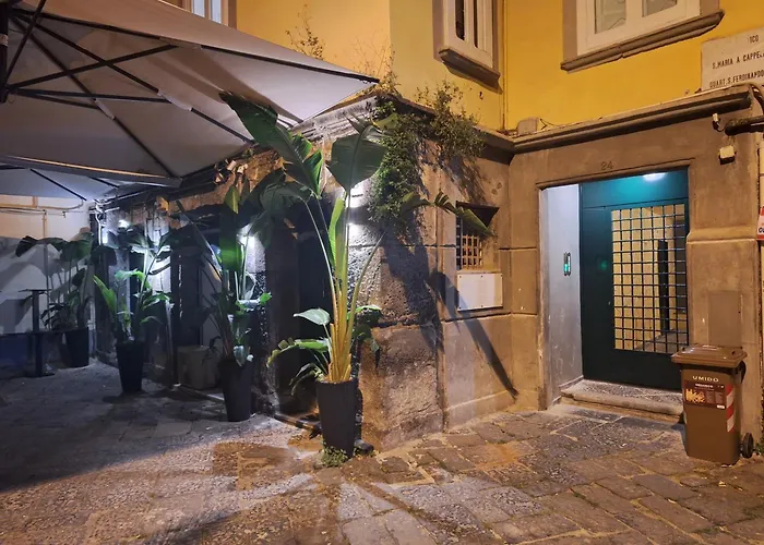 Il Chiostro A Chiaia * نابولي
